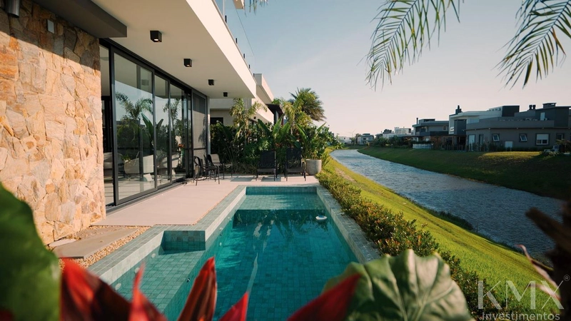 🏡✨ SOBRADO À VENDA NO CONDOMÍNIO CAPÃO ILHAS RESORT: 9ª foto da galeria de imagens do imóvel