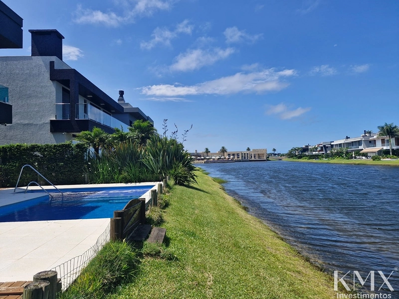 🌊 Sobrado Beira-Lago no Condomínio Enseada – Quadra A: 19ª foto da galeria de imagens do imóvel
