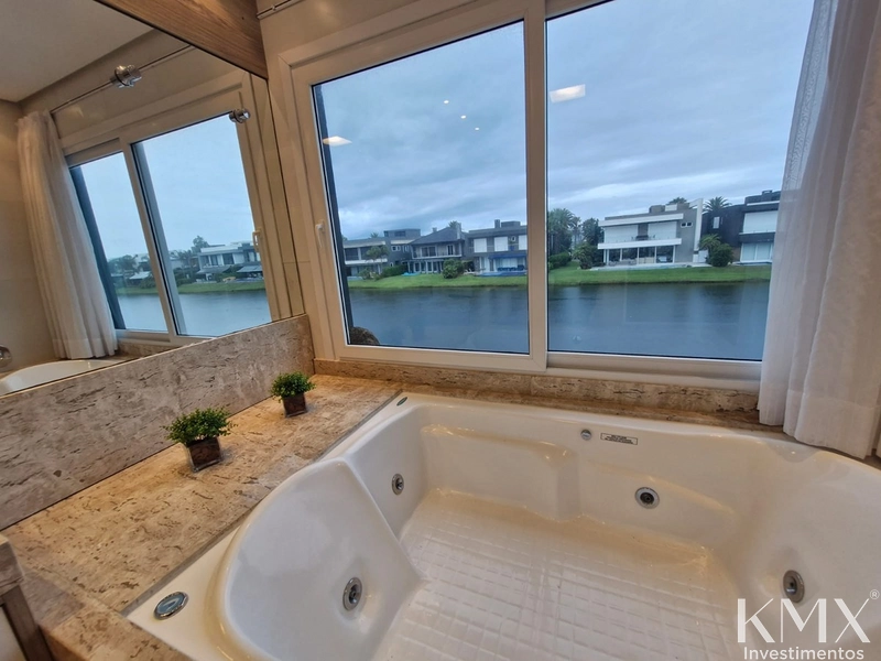 🌊 Sobrado Beira-Lago no Condomínio Enseada – Quadra A: 26ª foto da galeria de imagens do imóvel