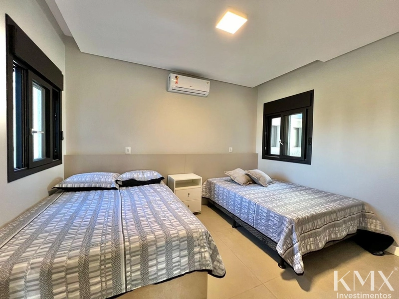 🏡✨ SOBRADO À VENDA NO CONDOMÍNIO CAPÃO ILHAS RESORT: 9ª foto da galeria de imagens do imóvel