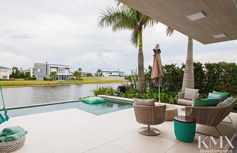 🏡 Casa de Alto Padrão à Beira-Lago: 3ª foto da galeria de imagens do imóvel