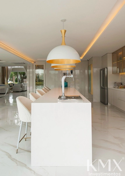 🏡 Casa de Alto Padrão à Beira-Lago: 16ª foto da galeria de imagens do imóvel