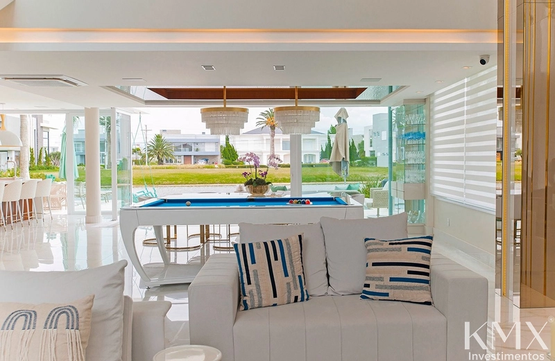 🏡 Casa de Alto Padrão à Beira-Lago: 23ª foto da galeria de imagens do imóvel