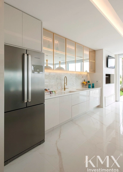 🏡 Casa de Alto Padrão à Beira-Lago: 21ª foto da galeria de imagens do imóvel