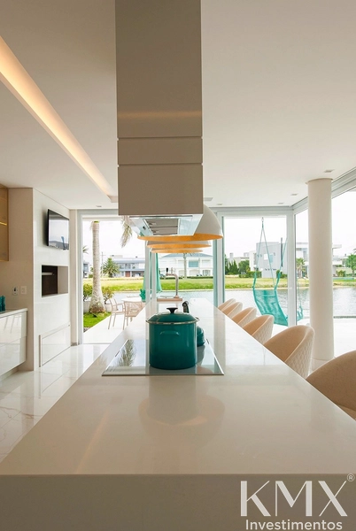 🏡 Casa de Alto Padrão à Beira-Lago: 15ª foto da galeria de imagens do imóvel