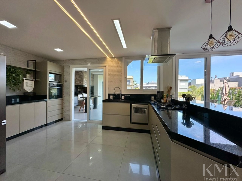 🏡✨ SOBRADO À VENDA NO CONDOMÍNIO CAPÃO ILHAS RESORT: 12ª foto da galeria de imagens do imóvel