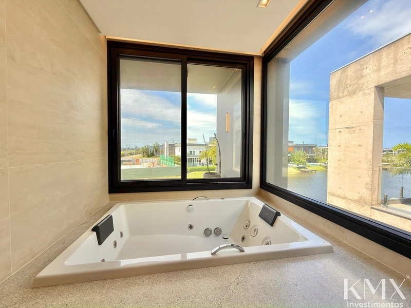 Residência de Alto Padrão – Frente ao Lago | 475m² de Área Construída: 41ª foto da galeria de imagens do imóvel