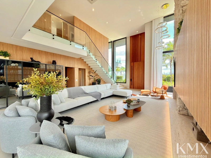 Residência de Alto Padrão – Frente ao Lago | 475m² de Área Construída: 2ª foto da galeria de imagens do imóvel