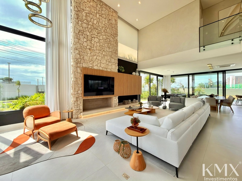 Residência de Alto Padrão – Frente ao Lago | 475m² de Área Construída: 4ª foto da galeria de imagens do imóvel