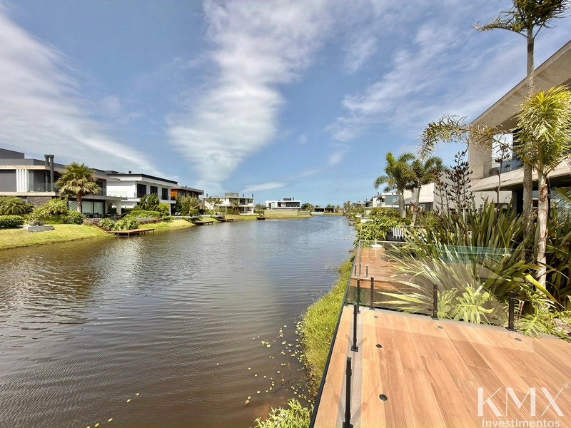 Residência de Alto Padrão – Frente ao Lago | 475m² de Área Construída: 29ª foto da galeria de imagens do imóvel