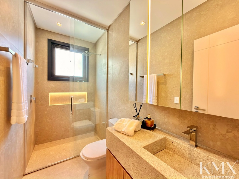 Residência de Alto Padrão – Frente ao Lago | 475m² de Área Construída: 57ª foto da galeria de imagens do imóvel