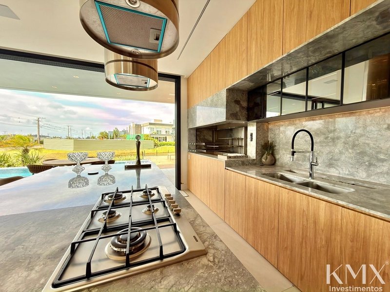 Residência de Alto Padrão – Frente ao Lago | 475m² de Área Construída: 11ª foto da galeria de imagens do imóvel