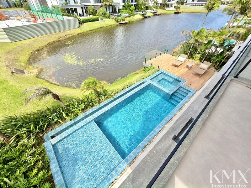 Residência de Alto Padrão – Frente ao Lago | 475m² de Área Construída: 8ª foto da galeria de imagens do imóvel