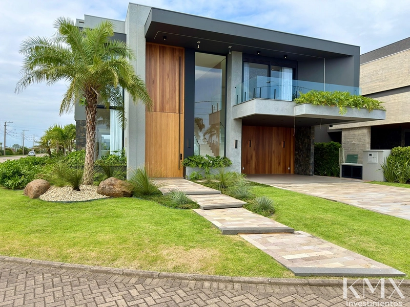 Residência de Alto Padrão – Frente ao Lago | 475m² de Área Construída: 1ª foto da galeria de imagens do imóvel