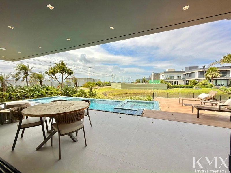 Residência de Alto Padrão – Frente ao Lago | 475m² de Área Construída: 19ª foto da galeria de imagens do imóvel