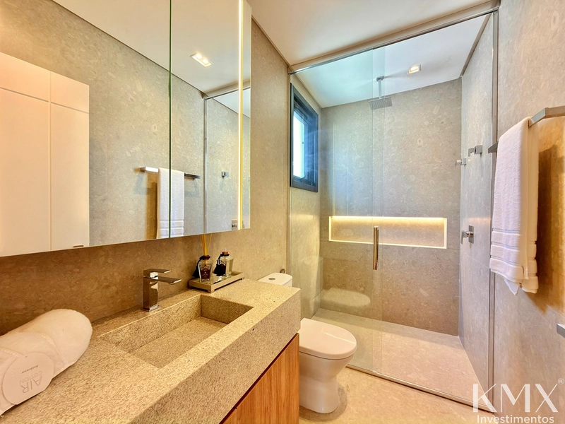 Residência de Alto Padrão – Frente ao Lago | 475m² de Área Construída: 51ª foto da galeria de imagens do imóvel