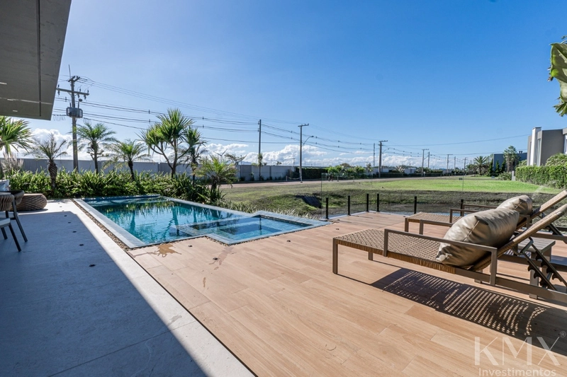 Residência de Alto Padrão – Frente ao Lago | 475m² de Área Construída: 25ª foto da galeria de imagens do imóvel