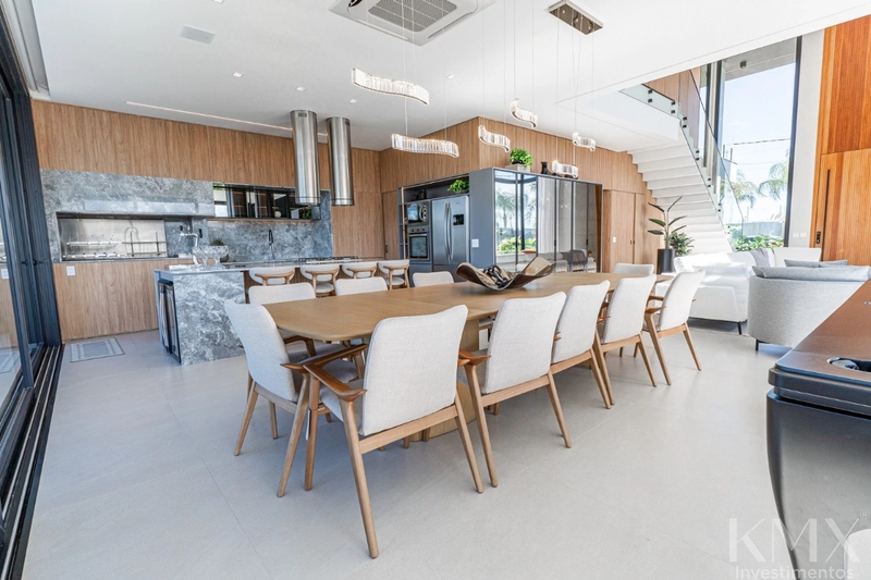 Residência de Alto Padrão – Frente ao Lago | 475m² de Área Construída: 16ª foto da galeria de imagens do imóvel