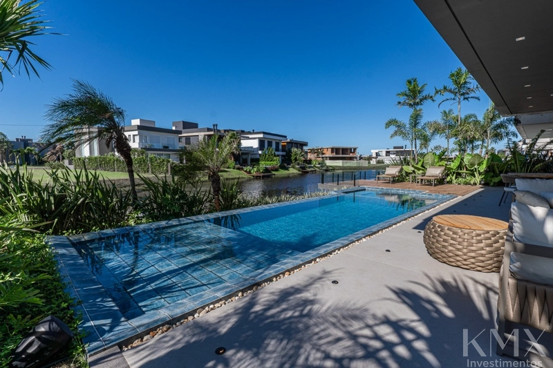 Residência de Alto Padrão – Frente ao Lago | 475m² de Área Construída: 27ª foto da galeria de imagens do imóvel