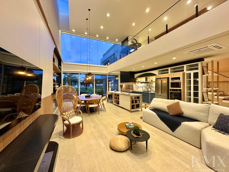 🏡✨ SOBRADO À VENDA NO CONDOMÍNIO CAPÃO ILHAS RESORT: 3ª foto da galeria de imagens do imóvel