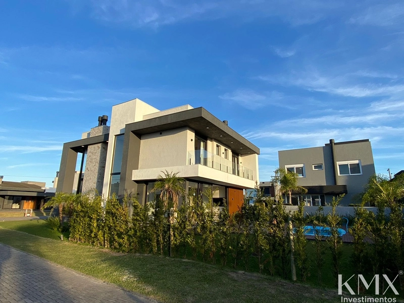 CASA DE ALTO PADRÃO NO CONDOMÍNIO BLUE – XANGRI-LÁ: 6ª foto da galeria de imagens do imóvel