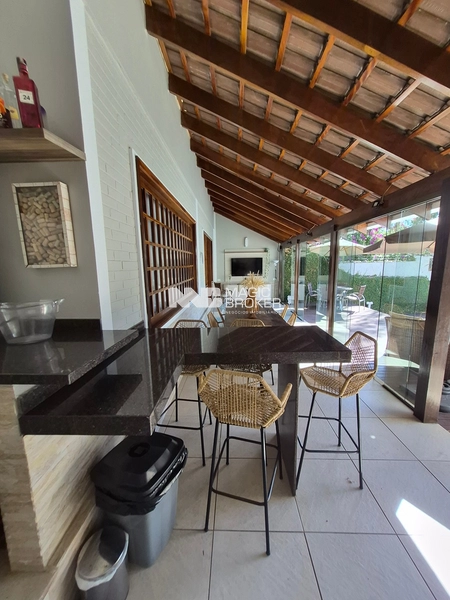 RESIDÊNCIA EXCLUSIVA COM LAZER PRIVATIVO | HUGO LANGE | CURITIBA Arquitetura integrada | Terreno amplo | Experiência de alto padrão: 7ª foto da galeria de imagens do imóvel