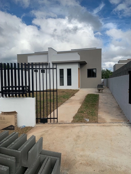 Casa em Colombo : 2ª foto da galeria de imagens do imóvel