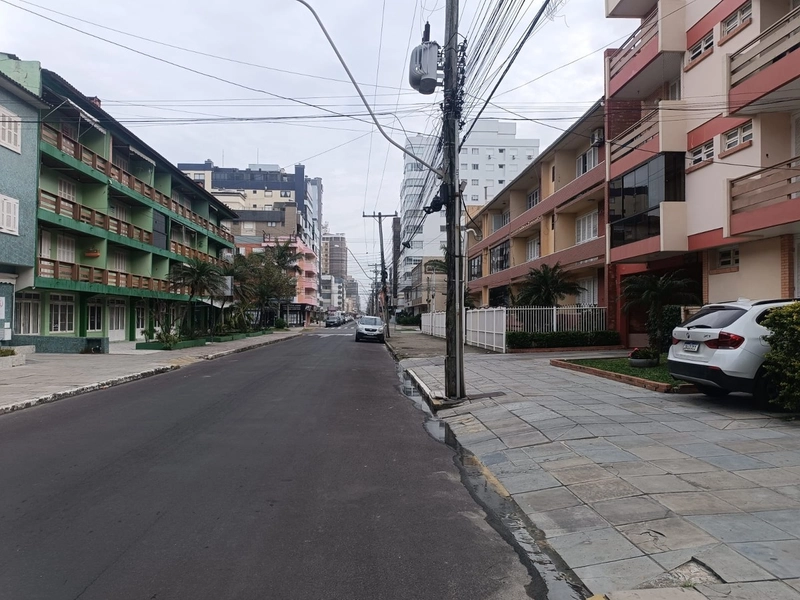 03 dormitórios Térreo no Centro, 02 quadras do Mar Locação Temporada: 1ª foto da galeria de imagens do imóvel