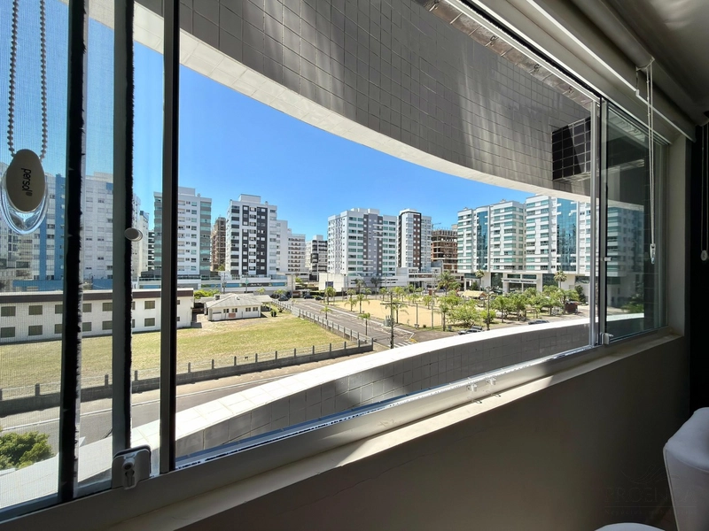 APARTAMENTO À VENDA EM CAPÃO DA CANOA, FRENTE PRAÇA: 3ª foto da galeria de imagens do imóvel