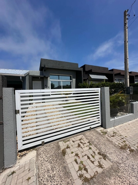 CASA À VENDA EM XANGRI-LÁ – BAIRRO NOIVA DO MAR: 2ª foto da galeria de imagens do imóvel