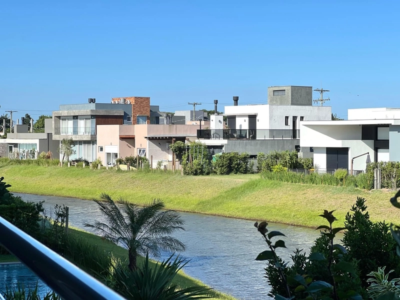 Sobrado Beira Lago 4 suítes-Cond Capão Ilhas -Capão da Canoa: 8ª foto da galeria de imagens do imóvel
