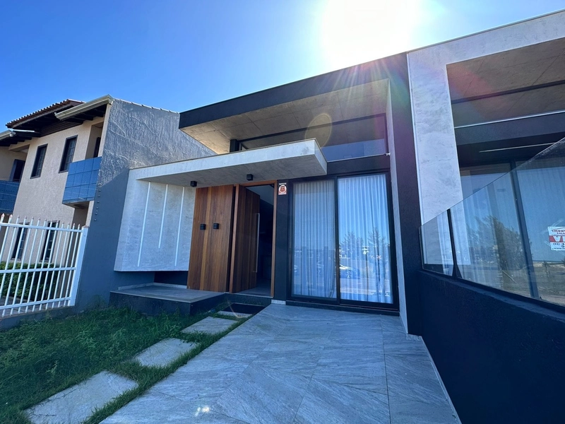 CASA 03 DORMITÓRIOS, VISTA MAR, PÉ NA AREIA,GUARANI EM CAPÃO DA CANOA.: 1ª foto da galeria de imagens do imóvel