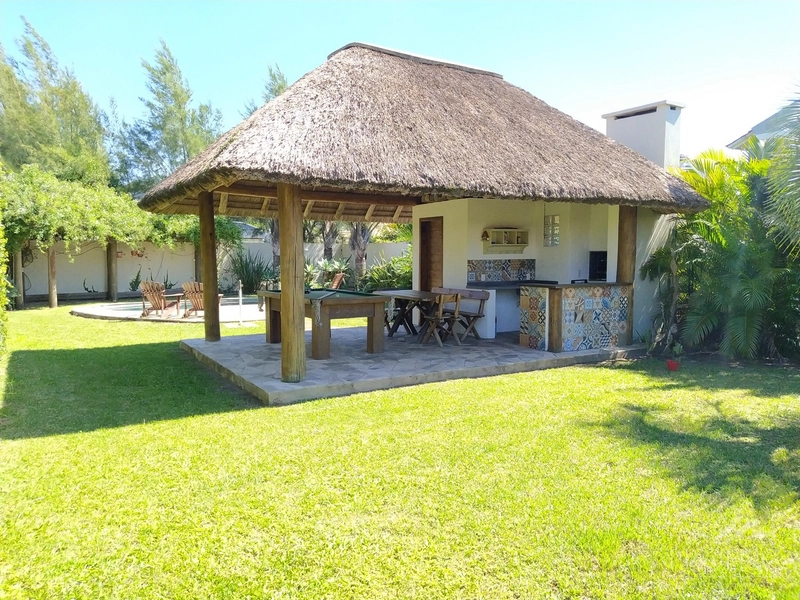 Casa a venda na Noiva do Mar com  3 terrenos, quiosque, piscina...: 31ª foto da galeria de imagens do imóvel