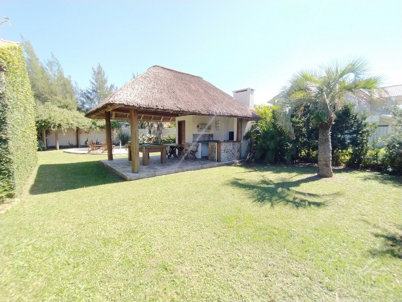 Casa a venda na Noiva do Mar com  3 terrenos, quiosque, piscina...: 30ª foto da galeria de imagens do imóvel