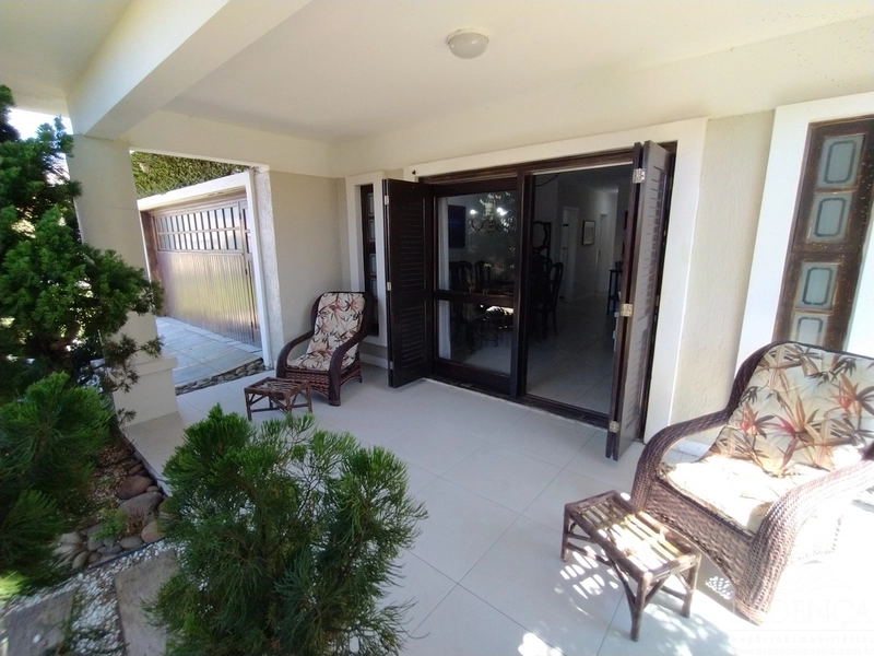 Casa a venda na Noiva do Mar com  3 terrenos, quiosque, piscina...: 4ª foto da galeria de imagens do imóvel