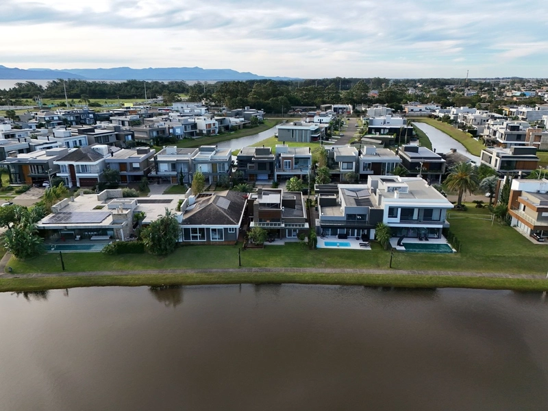 Sobrado beira lago 4 suítes -Condomínio Capão Ilhas-Capão da Canoa: 10ª foto da galeria de imagens do imóvel