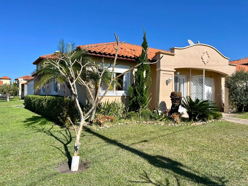 Casa Hermosa 3 Dormitórios, Frente ao Clube. Noiva do mar- Xangrilá.: 2ª foto da galeria de imagens do imóvel