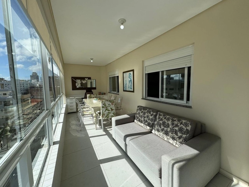 Apartamento de frente com sacada  e churrasqueira, 1 quadra do mar!: 4ª foto da galeria de imagens do imóvel