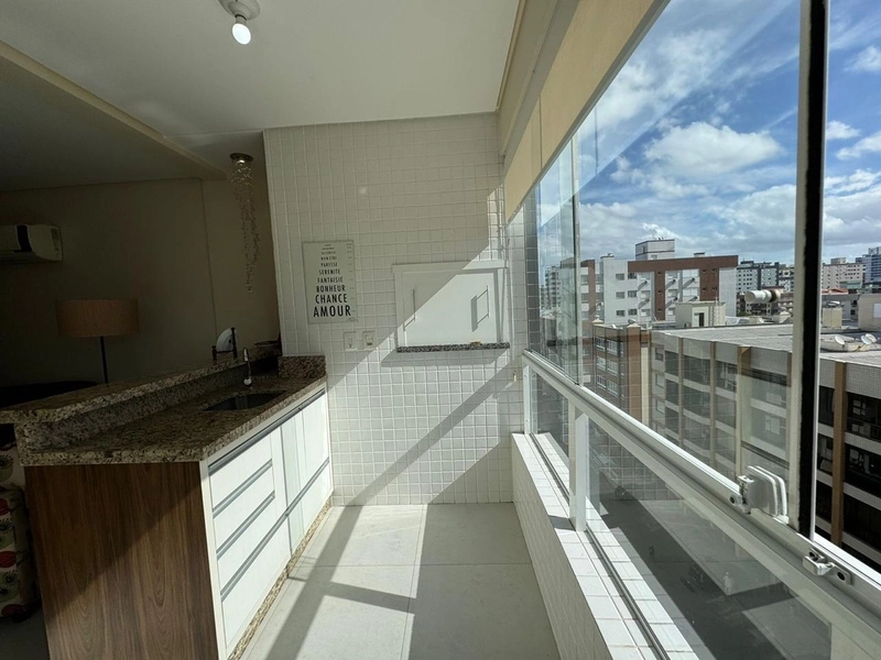 Apartamento de frente com sacada  e churrasqueira, 1 quadra do mar!: 3ª foto da galeria de imagens do imóvel