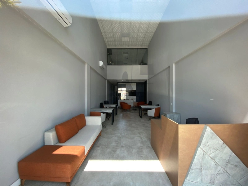 Loja Comercial com 120m²,  pé direito alto com 7 metros e mezanino.: 4ª foto da galeria de imagens do imóvel