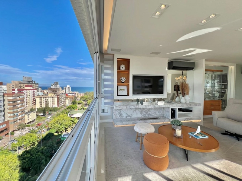 Apartamento 03 dormitórios junto a Praça Flavio Boianovski e Vista Mar: 1ª foto da galeria de imagens do imóvel