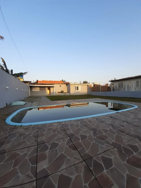 Casa com piscina próximo a praia e prazo de até 60 x p/ pagar!: 2ª foto da galeria de imagens do imóvel