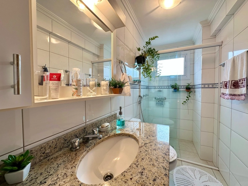 APARTAMENTO MOBILIADO - SACADA DE FRENTE - AMPLO: 13ª foto da galeria de imagens do imóvel