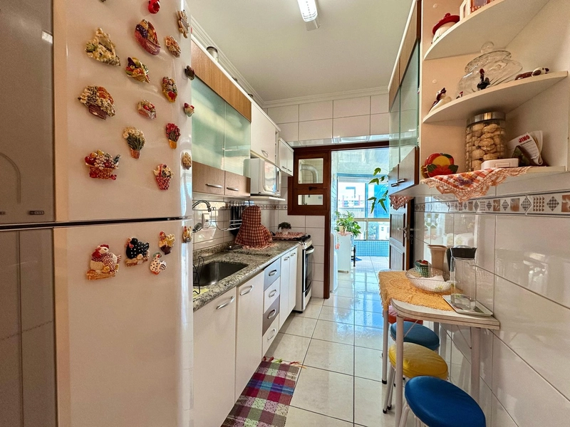APARTAMENTO MOBILIADO - SACADA DE FRENTE - AMPLO: 12ª foto da galeria de imagens do imóvel
