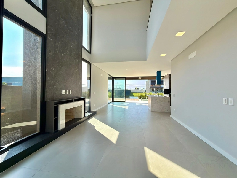 RESIDÊNCIA CONTEMPORÂNEA BEIRA-LAGO: 4ª foto da galeria de imagens do imóvel