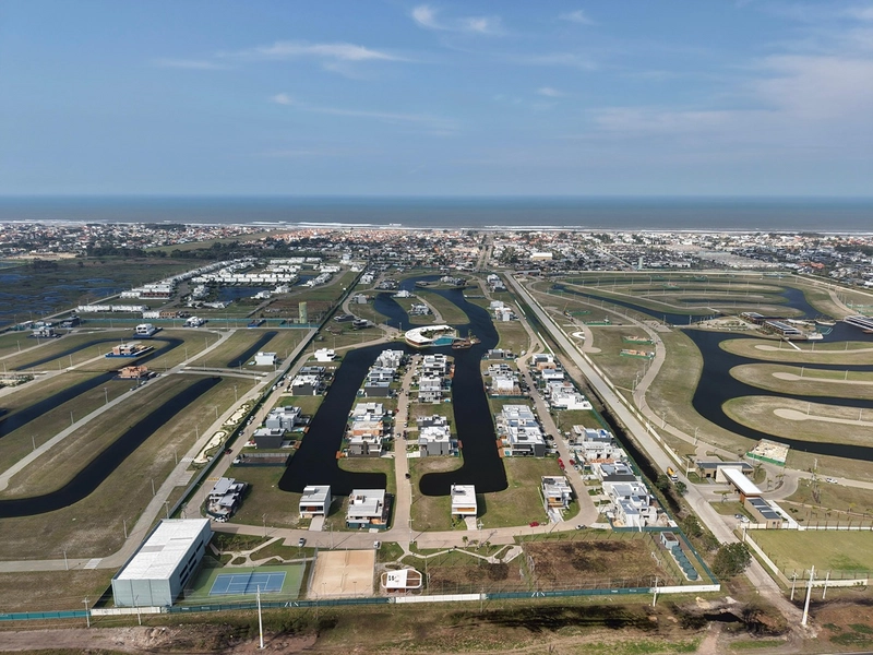 RESIDÊNCIA CONTEMPORÂNEA BEIRA-LAGO: 45ª foto da galeria de imagens do imóvel