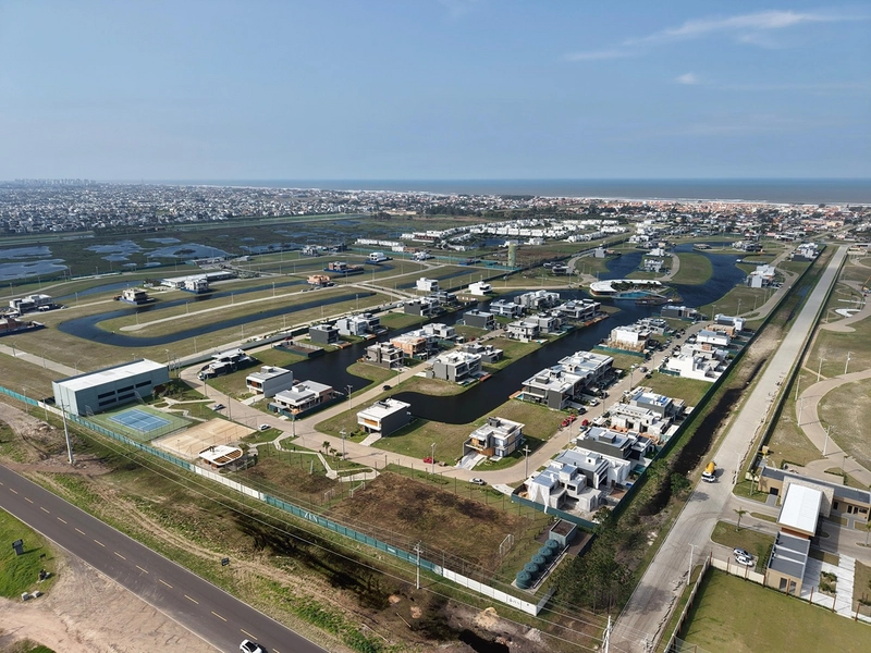 RESIDÊNCIA CONTEMPORÂNEA BEIRA-LAGO: 44ª foto da galeria de imagens do imóvel