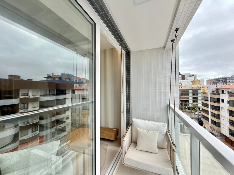 APARTAMENTO À VENDA EM CAPÃO DA CANOA! AUTOMATIZADO • 2 SACADAS DE FRENTE • BOX DUPLO: 4ª foto da galeria de imagens do imóvel