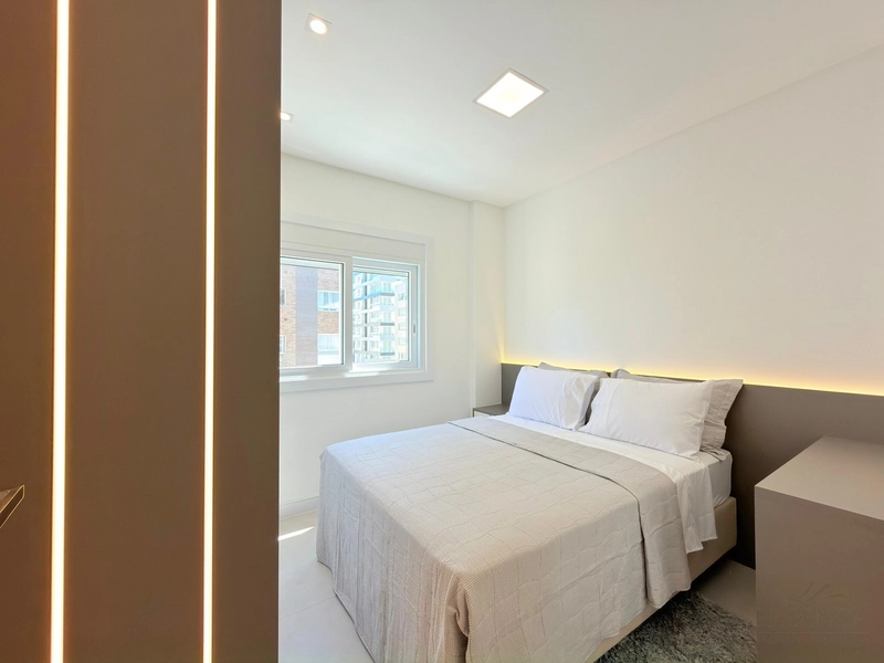APARTAMENTO À VENDA, POUCOS PASSOS DO MAR!: 3ª foto da galeria de imagens do imóvel