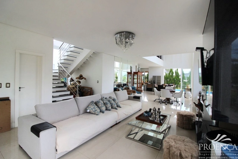 Sobrado com 4 suítes. Mobiliado e decorado em Xangri-lá.: 2ª foto da galeria de imagens do imóvel